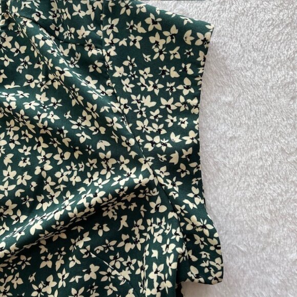 Monday Fun Hunter Green & Cream Mini Floral Popover Top with Cap Sleeves- Size L - Picture 3 of 8